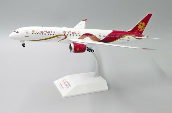 Boeing 787-9 Juneyao Airlines with stand